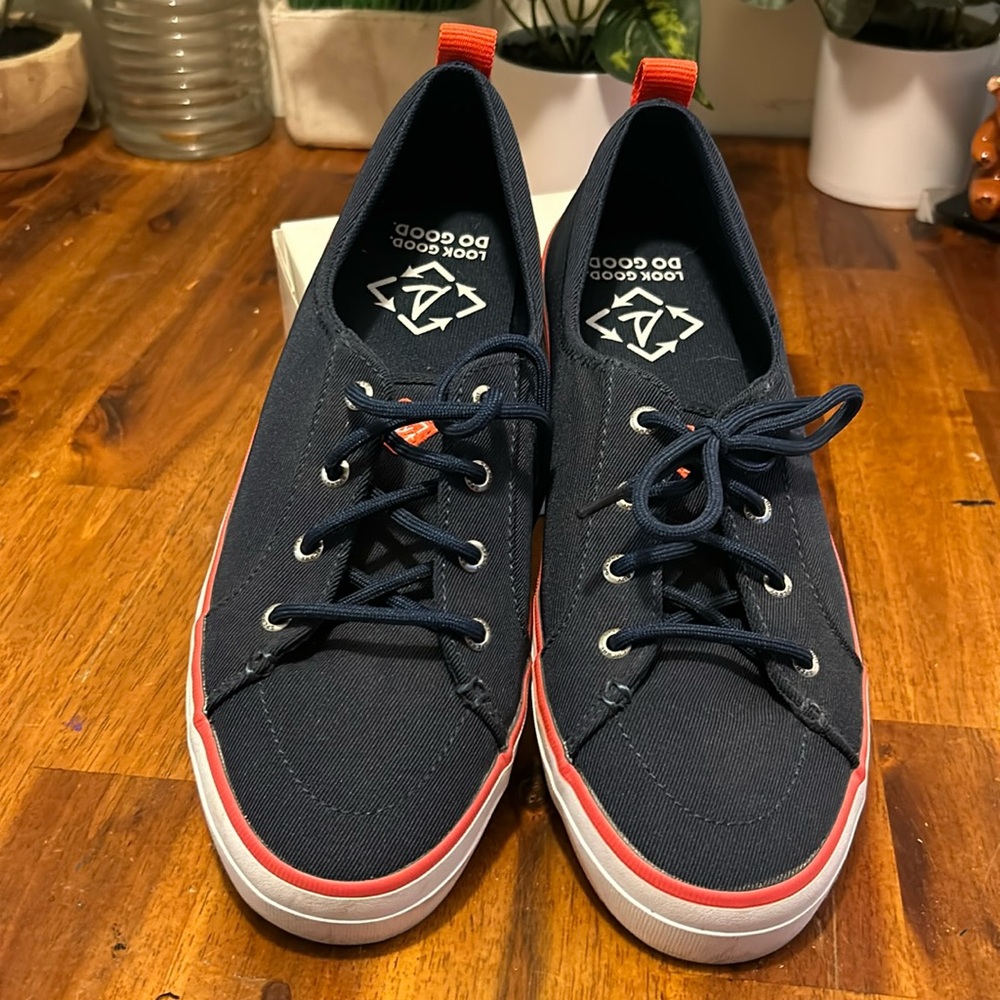 Sperry Women Navy/Red Canvas Lace Up Sneakers. Size: 9.5